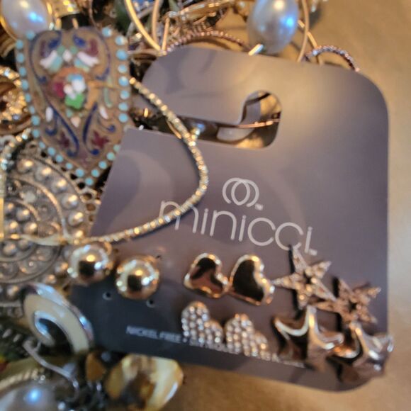 1.5 LB Lot of Single Pierced Clip On Earrings Scrap Repair Craft - Picture 5 of 9